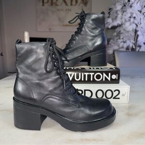 Vintage Covington Black Leather Lace Up Combat Stacked Block Heel Bootie Boots